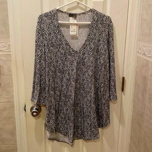 Jordan Taylor Cover Up - Size M - B/W - NWT’s!